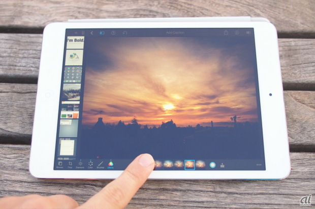 iPhotoは、iPad miniの新規ユーザーは無料でダウンロードできる。撮影した写真をすぐに加工して保存できる。パフォーマンスの向上により、静止画や動画のちょっとした編集や加工も手軽になった