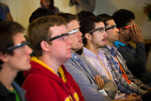 　「Google Glass」の最新アップデートが、米国時間11月19日にサンフランシスコで開催されたイベントで発表された。イベントでは、開発者に「Glass Development Kit」（GDK）が発表された。これにより開発者はGoogle Glass向けのさらに機能豊富なアプリを開発することができるようになる。