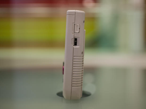 　Game Boyは、ポケットにぴったり収まる大きさだった。本当にぴったりだ。