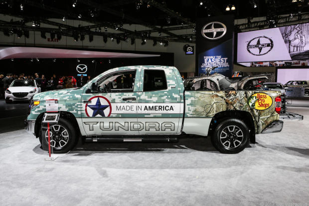 　トヨタ自動車の2014年モデル「Tundra 'Made in America'」ピックアップトラック。