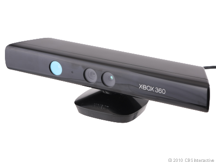 　またMicrosoftは2010年、Kinectを発表している。Kinectは、任天堂のWiiに対するMicrosoftの回答であり、予期せぬヒットとなった。Kinectは、360にモーションコントロールを加えるだけでなく、内蔵カメラも搭載していた。Kinectはよく売れたが、同デバイスが与える機能を活用できるゲームは多くなかった。しかし、自分の体をコントローラとして使うという宣伝文句は360プラットフォームに話題性を確かにもたらした。
