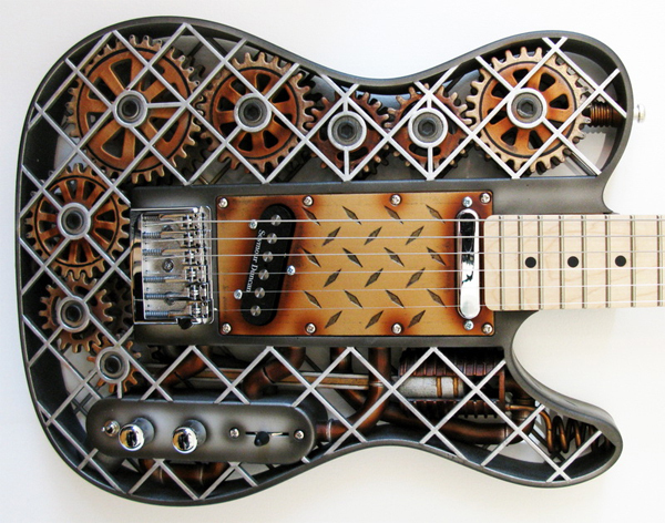 　Olaf Diegel氏の会社ODD Guitarsは、粉末焼結積層造形法（Selective Laser Sintering：SLS）プリンティングを使い、カスタムギターのボディーを作り、マホガニーもしくはメイプル材のコア、木製のネック、チューニングペグ、ブリッジ、ピックアップ、コントロール類を取り付け、演奏可能な楽器にする。「Steampunk」ギターのボディー全体は、可動部分も含めて1つの部品としてプリントされており、組み立ての必要はない。