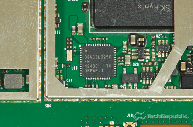 　Atmel製32ビット「AVR UC3」RISCマイクロコントローラ「AT32UC3L0256」。