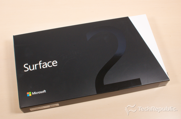 　「Surface 2」の外観は、先行モデルである「Surface RT」に似ているかもしれない。しかしMicrosoftはこのタブレットの内部設計を大きく変えている。それによって、分解や修理が非常に困難になった。

　今回のフォトレポートでは、Surface 2の分解作業の様子を紹介し、再設計された内部ハードウェアの配置をお見せする。
