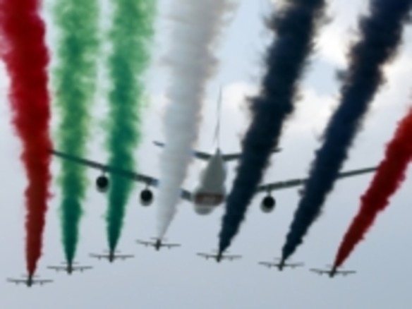 ドバイ航空ショー--写真で見る戦闘機や旅客機の数々