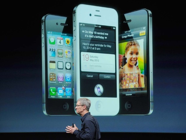 　2011年10月、新CEOのTim Cook氏が壇上に登場し、より高速になった「iPhone 4S」を披露した。iPhone 4Sは非常に高い人気を得たが、外観がiPhone 4に酷似しているとの批判も受けた。4Sでは、Appleの音声アシスタント「Siri」が新たに搭載された。