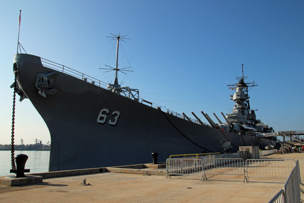 　最近の航空母艦と比べると小さく見えるが、USS Missouriの大きさはやはり印象的だ。
