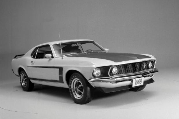 　この「Mustang Boss 302」には、Fordが1969年モデルに施したスタイリングの刷新が見てとれる。これも性能重視のモデルであることが分かる。