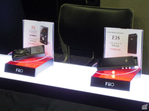 　オヤイデ電気ブースでは、2014年春発売予定のデジタルオーディオプレーヤー「X5」とヘッドホンアンプ「E18」のプロトタイプを展示していた。