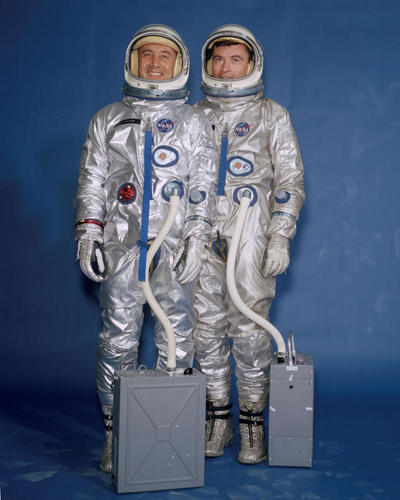 　1965年、Gus Grissom氏とJohn Young氏は最初の「Gemini」ミッション飛行を行った。「G3C」宇宙服では、宇宙飛行士が携帯用の空調装置を携行する必要があった。