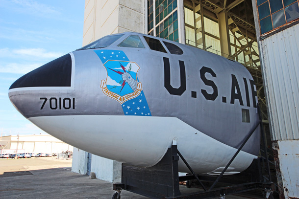 　B-52は素晴らしい航空機だ。退役の時点では、継続運用期間が100年に到達する予定だ。太平洋航空博物館には機首部分のみがある。