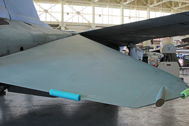 　このF-14のテイルロンは、F-104の翼全体とほぼ同じサイズだ。