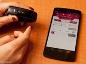 LG、「Lifeband Touch」「Heart Rate Earphones」を発表--同社初フィットネスウェアラブル