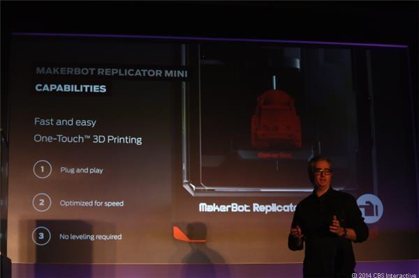 　Replicator Miniの密閉式プリントチャンバーは、初代「MakerBot Cupcake」3Dプリンタと同じ造形容量を持つと話すPettis氏。