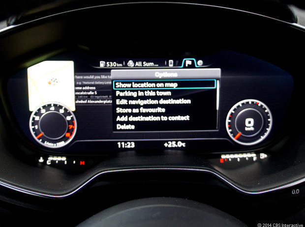 　MMIの右側にあるボタンは、現在表示されている車載機能用にオプションメニューを表示する。