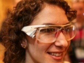 「Google Glass」対抗スマートメガネ「GlassUp」--写真で見るHUD搭載フレーム