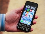 「iPhone」にBlackBerryのキーボードを--写真で見るTypo製キーボードケース