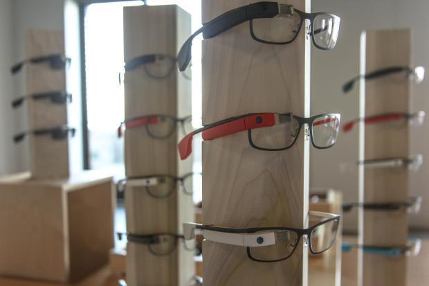 　Google Glassは現在、度付きレンズに対応する多様なフレームで提供されている。また、サングラスも3種類用意されている。