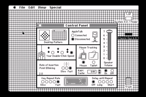 　「System 3.0」は、「Mac Plus」の発売と同時に行われた最も素晴らしいアップグレードの1つだ。そしてMac Plusと同じように、Mac支持者が自らのマシンを使う方法を永遠に変えた。これは、後年登場する「System 7」と「Mac OS 8」に次いで、最も重要なアップグレードだ。

　一般的に使われる演算命令をメモリに格納する新しいディスクキャッシュのおかげで、Finder（この時点でバージョン5.1だった）ははるかに高速になった。
