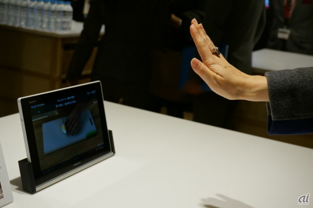 　なお、動画を使ったレッスンでは、ジェスチャーコントロールにより、濡れた手でも画面にタッチせず操作できる機能も搭載する。