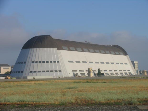 　Hangar Oneは1935年から1991年まで、米陸軍航空隊と米海軍によって使用された。1991年にモフェット飛行場は基地再編閉鎖計画（BRAC）の下で廃止された。