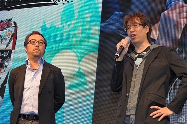 　プレゼンステージでは、セガの西山泰弘氏（左）と大原徹氏（右）が登壇。かつてアーケードゲームで大ヒットした「三国志大戦」に携わった2人が、本作を手がけている。
