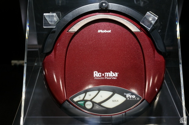 　2003年に発売された「ルンバ・プロエリート」。この「MAX」ボタンは、電池が切れるまで掃除をする機能だ。