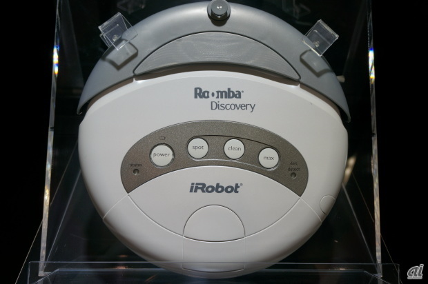 　2004年に発売された「ルンバ ディスカバリー」。自動的に充電用ホームベースに戻る機能を搭載した。