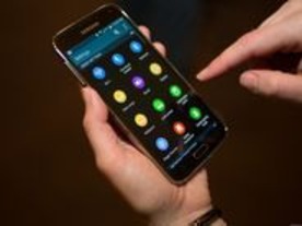 「Galaxy S5」に指紋を登録するには--写真で解説