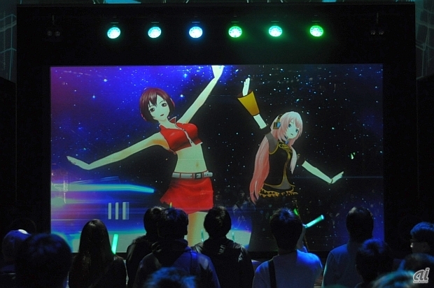 　MEIKOと巡音ルカもステージに登場。