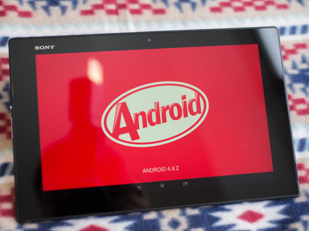 　Android 4.4.2 KitKatとして知られる最新バージョンのAndroidを搭載する。