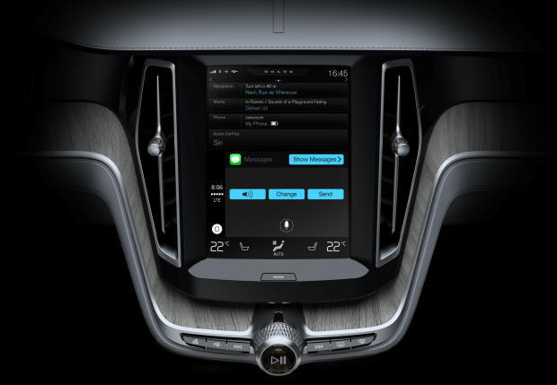 　Volvoのタッチスクリーンには、VolvoとiPhoneの両方のコンテンツが同時に表示される予定だ。