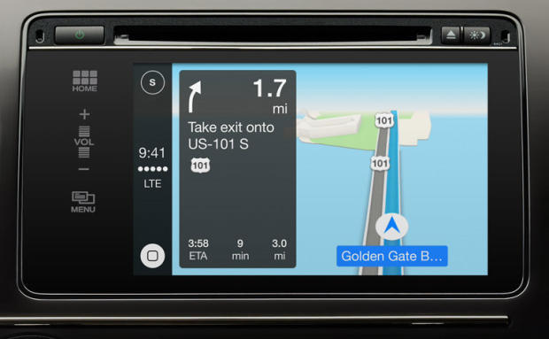 　Appleによると、CarPlayの「Maps」機能はルート案内や交通状況、到着予定時刻などを提供するほか、連絡先や電子メール、テキストメッセージから推測した最近の立ち寄り先をもとに行き先を予測する機能も備えるという。iPhone自体を使うときと同様に、Siriによるターンバイターンのナビゲーション機能も利用できる。

　Appleによると、CarPlayは、Ferrariと本田技研工業、現代自動車、Jaguar、Mercedes-Benz、およびVolvoが2014年に出荷する「一部の自動車」に搭載される予定だという。今週開催のGeneva Motor Showでは、FerrariとMercedes、およびVolvoのCarPlay搭載モデルが披露される予定だ。