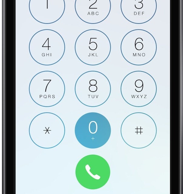 　「iPhone」のメイン機能である「Phone」アプリのデザインが変更され、四角いスペースだったのが丸い形のボタンになった。ボタンを押したときに背景がぼやけるのはこれまで通りだ。
