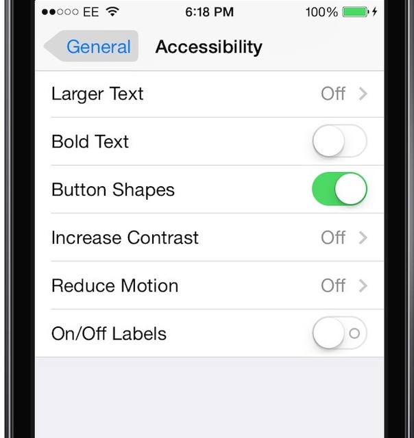 　各種メニューの左上隅や右上隅にあるボタンが見づらいユーザーのために、「Button Shapes」を有効にしてこれを見やすくできるようになった。iOS 7.1にはアクセシビリティに関する多数の改良が加えられており、これはその1つである。