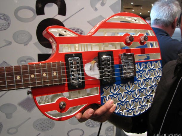 　ボディが3Dプリントで作られたギター。ニューヨークで開催されたイベント「Inside 3D Printing」で展示された。3Dプリントされたパーツは、3D Systemの「CubeX」を使って作成されたものだ。