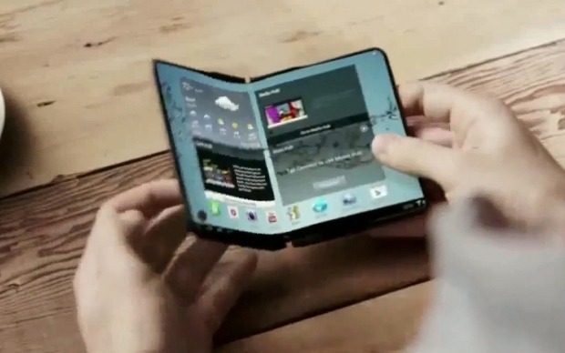 　曲げられるものの次は、折りたためるスマートフォンだ。サムスンのコンセプトビデオには、折りたたみ可能な画面を持つ、タブレットサイズのデバイスが登場する。