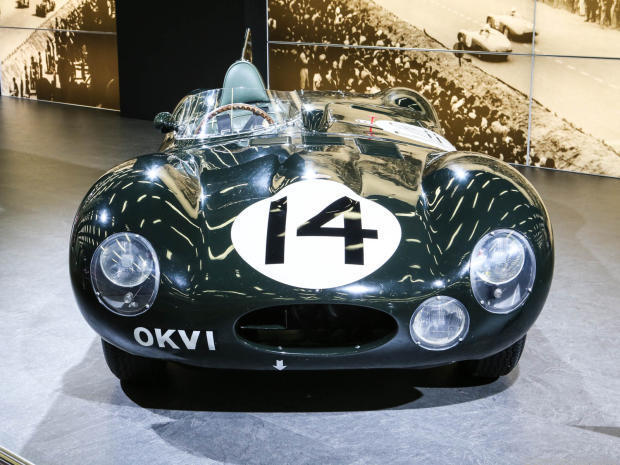 　「Jaguar D-type」は、ル・マン24時間耐久レースを1955年、1956年、1957年に制覇した。ただしこの写真の自動車は、それぞれのレースでチームメートに敗れて2位になったものだ。250馬力6気筒エンジンを搭載したこの自動車は、最高速度が時速162マイル（時速約260km）で、空力特性が進化していた。