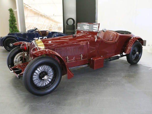 　「Alfa Romeo 8C」は、1931年、1932年、1933年、1934年のル・マン24時間耐久レースで優勝している。最高速度は時速124マイル（時速約200km）だ。
