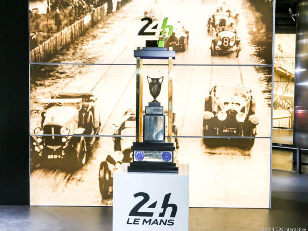 　ジュネーブ発--ル・マン24時間耐久レースは、1923年以来ほぼ毎年行われてきた。フランスのル・マン市内のコースで行われるこのレースは、ドライバーと自動車にとっては途方もない挑戦だ。スピードや運転技術は重要だが、燃費や耐久性もまた、自動車を競争上で有利な位置につけるのに大きな役割を果たしている。

　2014年ジュネーブモーターショーでは、この伝説的なレースに出場した実際の自動車が展示された。その多くがレースに優勝したものだ。
