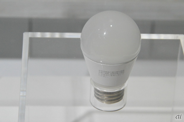 　LED照明 「E-CORE」平成18年（2006年）。従来の電球ソケットにそのまま使えるLED照明だ。