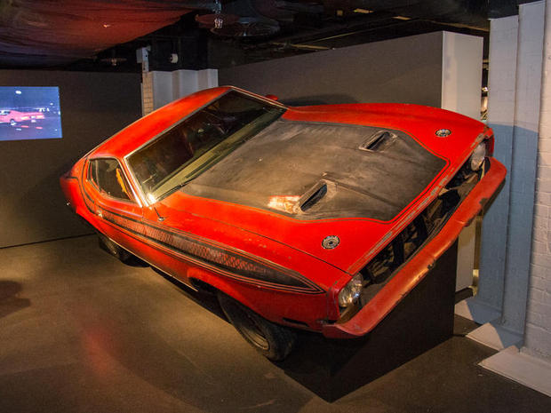 　ラムエアインテーク方式の「429 Cobra Jet」エンジンを搭載した1971年式「Ford Mustang Mach 1 Fastback」は、Sean Conneryの復帰作「007ダイアモンドは永遠に」で使われている。この写真にあるのは、映画内で路地に片輪走行で入っていき、反対側の片輪走行で出てきた車体だ。
