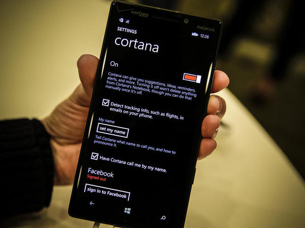 　Windows Phone 8.1のオプションメニューで、Cortanaがユーザーの名前を話すよう学習させることができる。