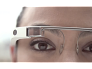 「Google Glass」着用のジャーナリスト、サンフランシスコの路上でGlass奪われる