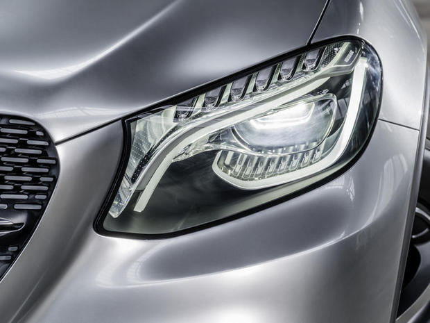 　Mercedes-Benzは、「Concept Coupe SUV」にLEDヘッドライトを採用した。
