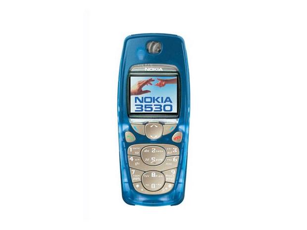 「Nokia 3530」
2002年発表

　Nokia 3530は、奇抜なキーパッドを搭載した初めてのNokia製携帯電話の1つだ。実際のところ、Nokia 3530はこのキーパッドを搭載した最後のモデルではなく、同じようなデザインの「Nokia 2300」がちょうど1年後に発売されている。Nokia 3530はWAPブラウザ、Javaサポート、和音の着信音を搭載していた。「Nokia 3595」は後継モデルである。
