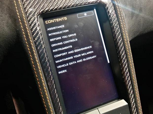 　McLarenはさらに、タッチスクリーン式のインフォテインメントインターフェースの中に、650Sのデジタル取扱説明書を丸ごと取り入れている。