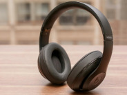 アップル、ヘッドホンメーカーBeats Electronics買収で交渉中か--狙いは音楽サービス？