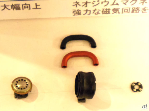 　位相補正チューブはFlat4-緋弐型（AKA Type II）で30mm（写真下）、Flat4-玄弐型（KURO Type II）で28mmに設定しているという。