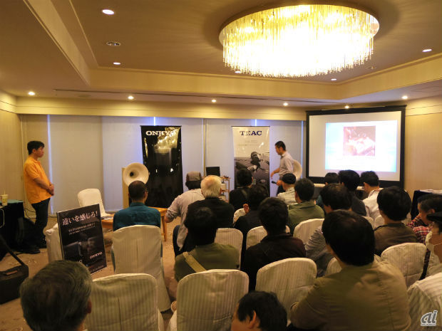 　ティアックとe-onkyo合同によるハイレゾ試聴イベントも開催された。立ち見の人も多数出た。